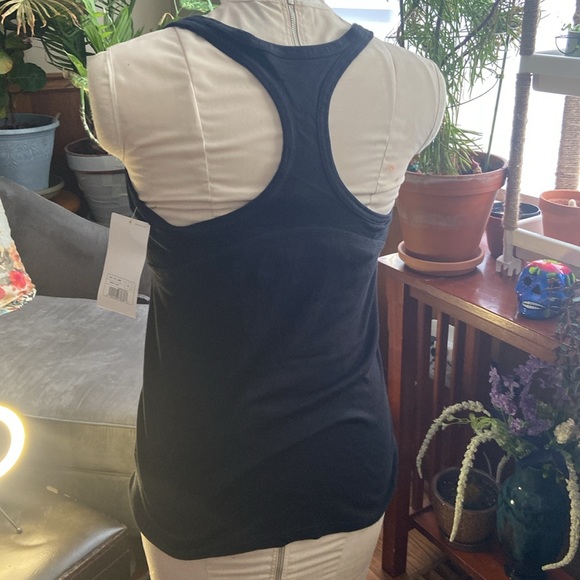 Champion NWT workout tank with built in shelf bra. Size L - Picture 3 of 8